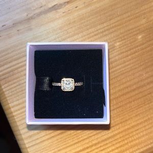 Pandora Ring Size 5 Gold